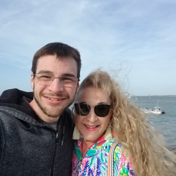 Meet your Posher, Kaye - Picture 5 of 6